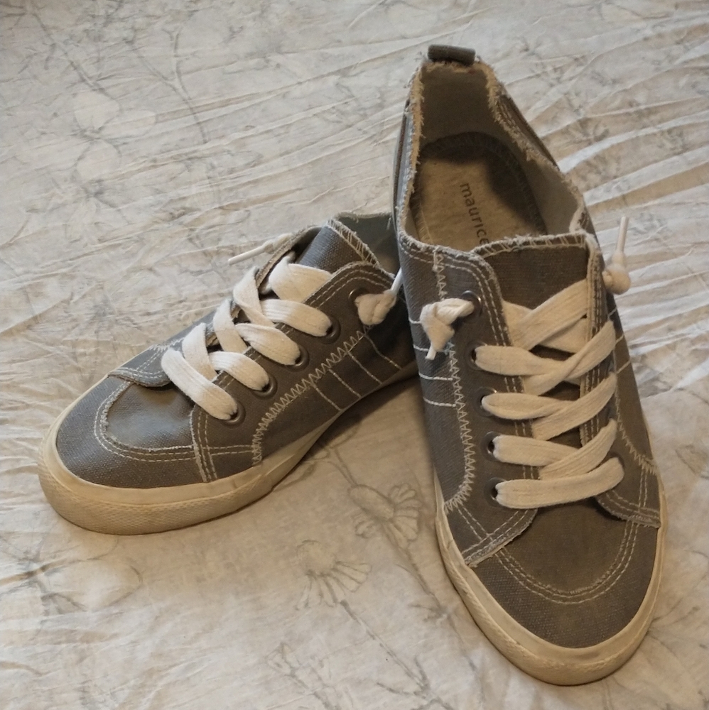 Woman's sneakers